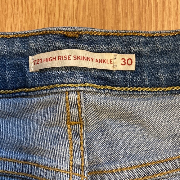 Levi’s 721 High Rise Skinny Ankle Jeans - Picture 2 of 3